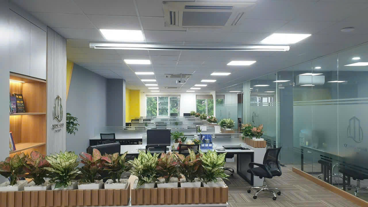 Thiết kế thi công nội thất văn phòng bất động sản Quang Minh